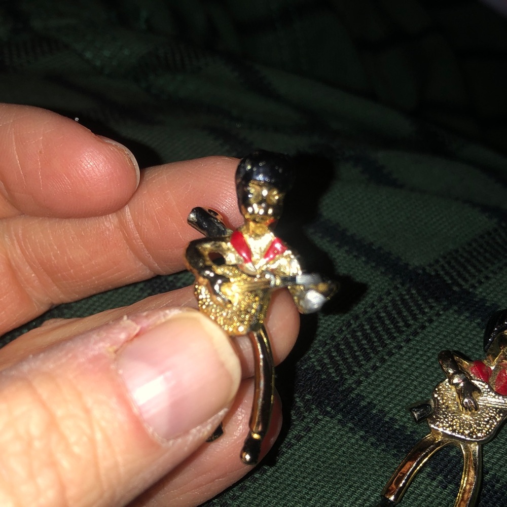 The Beatles vintage Gold and Red Figurine Brooch Set - Picture 3 of 5